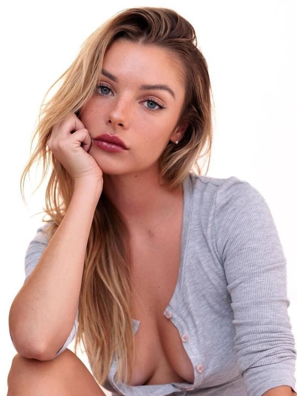 Оля из Первомайское